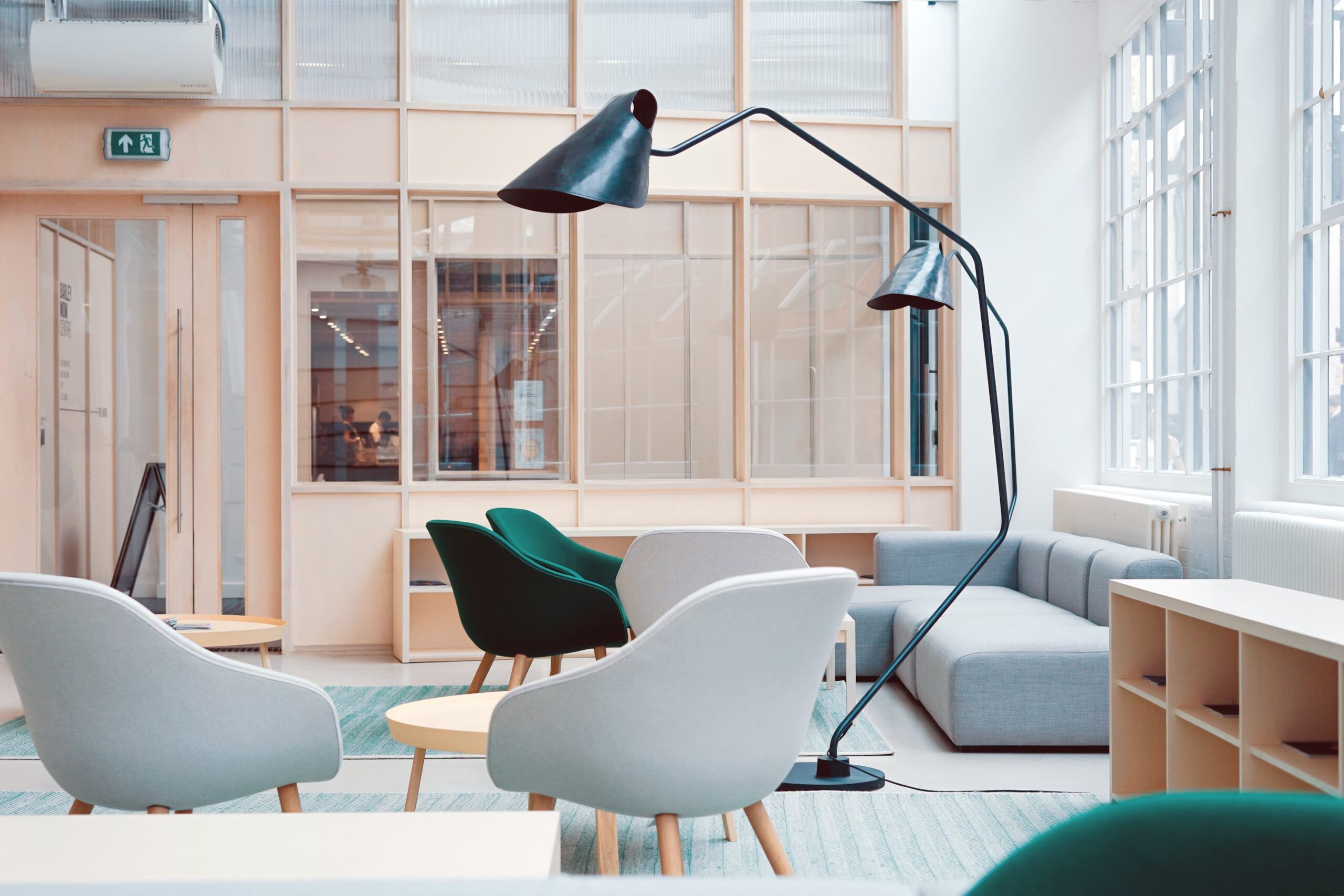 Szepty między biurkami: niewypowiedziana kultura warszawskich coworkingów